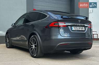 Позашляховик / Кросовер Tesla Model X 2017 в 