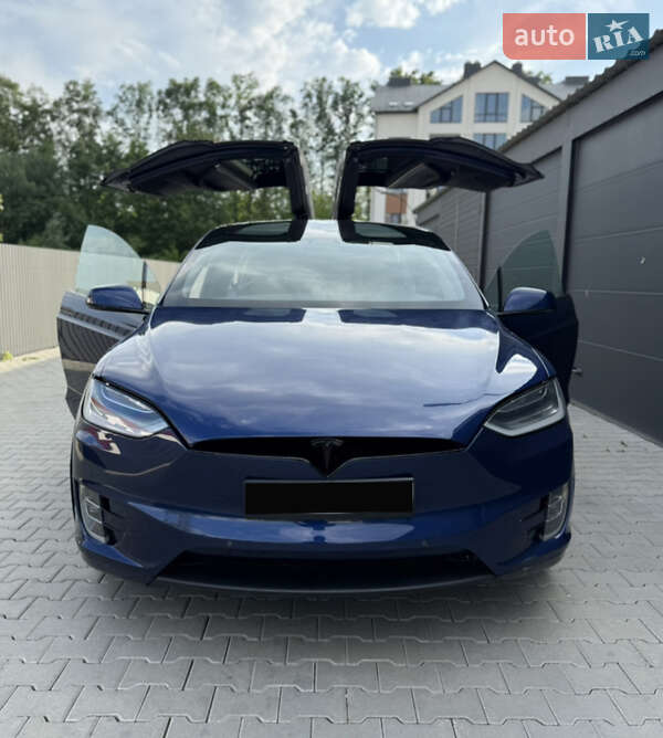 Позашляховик / Кросовер Tesla Model X 2017 в 