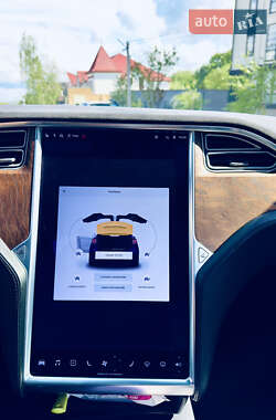 Позашляховик / Кросовер Tesla Model X 2017 в 