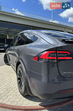 Позашляховик / Кросовер Tesla Model X 2017 в 