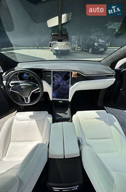 Позашляховик / Кросовер Tesla Model X 2017 в 