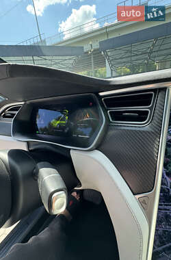 Позашляховик / Кросовер Tesla Model X 2017 в 