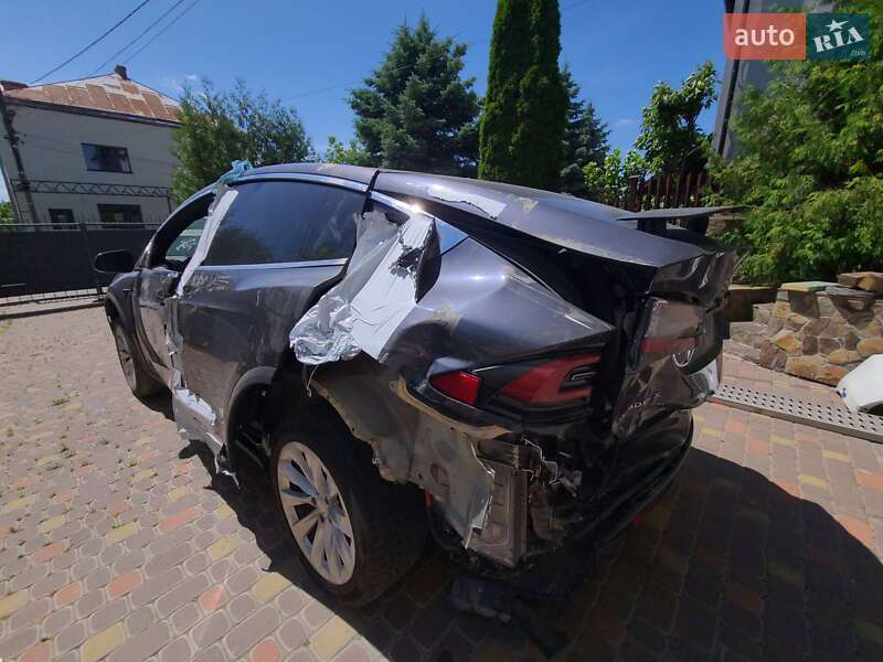 Позашляховик / Кросовер Tesla Model X 2017 в Львові