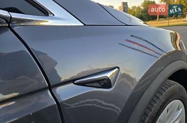 Позашляховик / Кросовер Tesla Model X 2018 в 