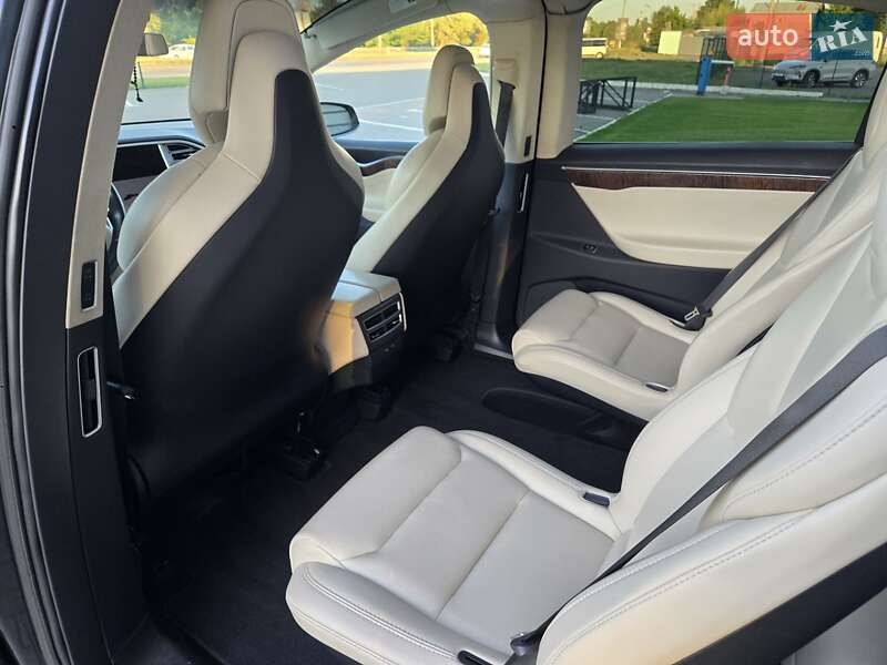 Позашляховик / Кросовер Tesla Model X 2018 в Києві фото 36 Позашляховик / Кросовер Tesla Model X 2018 в Києві