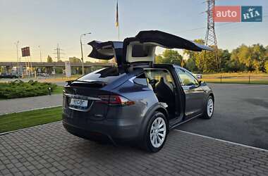 Позашляховик / Кросовер Tesla Model X 2018 в 