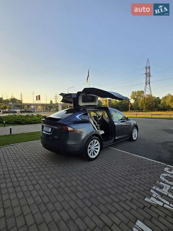 Позашляховик / Кросовер Tesla Model X 2018 в Києві фото 59 Позашляховик / Кросовер Tesla Model X 2018 в Києві