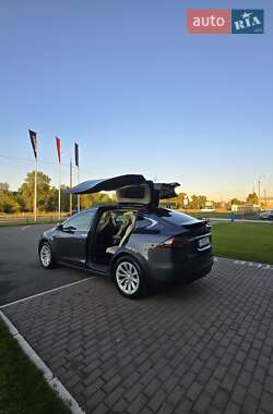 Позашляховик / Кросовер Tesla Model X 2018 в 