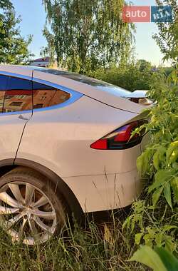 Внедорожник / Кроссовер Tesla Model X 2017 в 