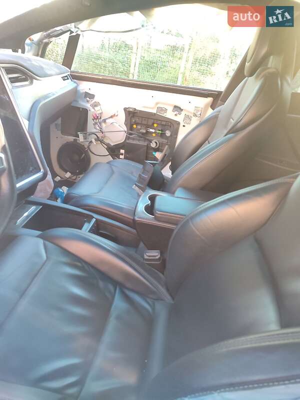 Внедорожник / Кроссовер Tesla Model X 2017 в Сарнах