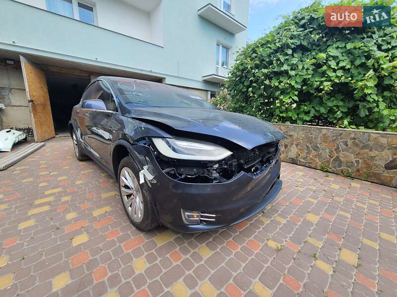 Позашляховик / Кросовер Tesla Model X 2017 в Львові