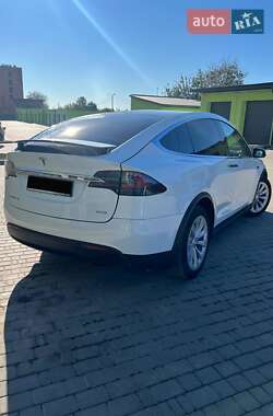 Позашляховик / Кросовер Tesla Model X 2016 в 