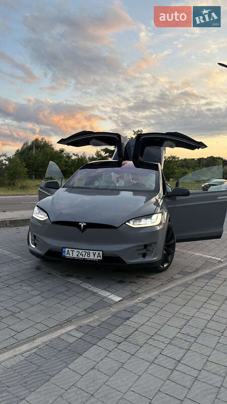 Позашляховик / Кросовер Tesla Model X 2018 в 