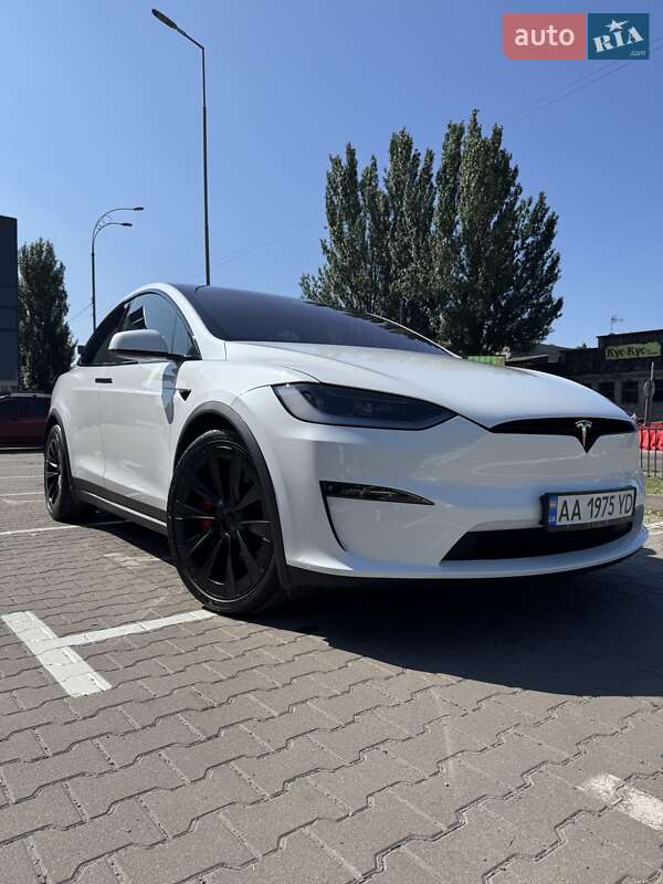 Позашляховик / Кросовер Tesla Model X 2024 в 