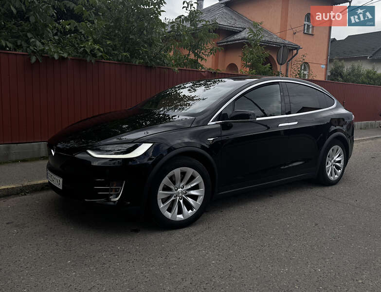Позашляховик / Кросовер Tesla Model X 2018 в Чернівцях