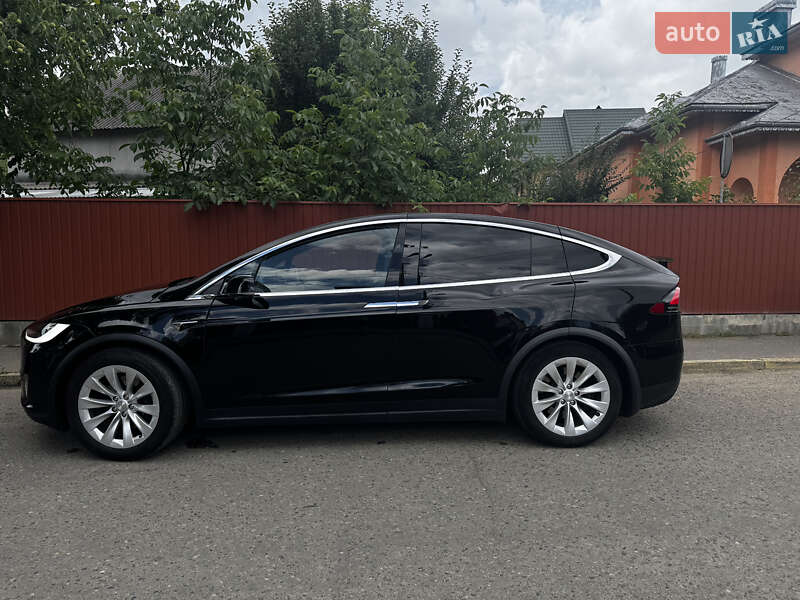 Позашляховик / Кросовер Tesla Model X 2018 в Чернівцях