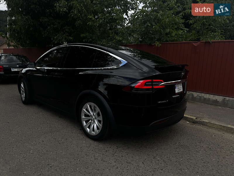 Позашляховик / Кросовер Tesla Model X 2018 в Чернівцях