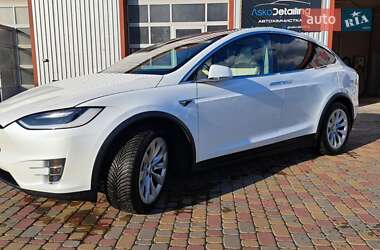 Позашляховик / Кросовер Tesla Model X 2018 в 