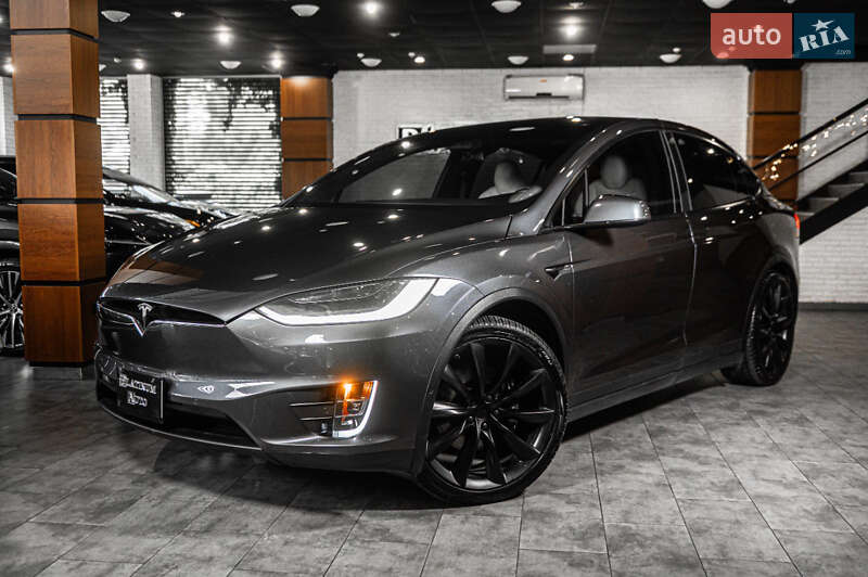 Tesla Model X 2020