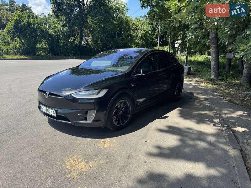 Позашляховик / Кросовер Tesla Model X 2017 в Львові