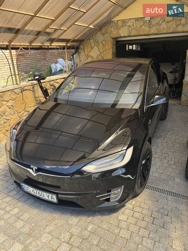 Позашляховик / Кросовер Tesla Model X 2017 в Львові