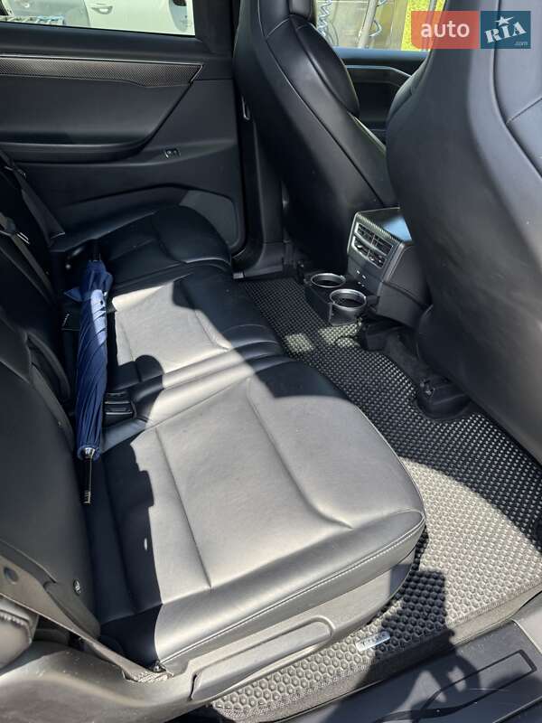 Позашляховик / Кросовер Tesla Model X 2017 в Львові