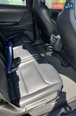 Позашляховик / Кросовер Tesla Model X 2017 в 