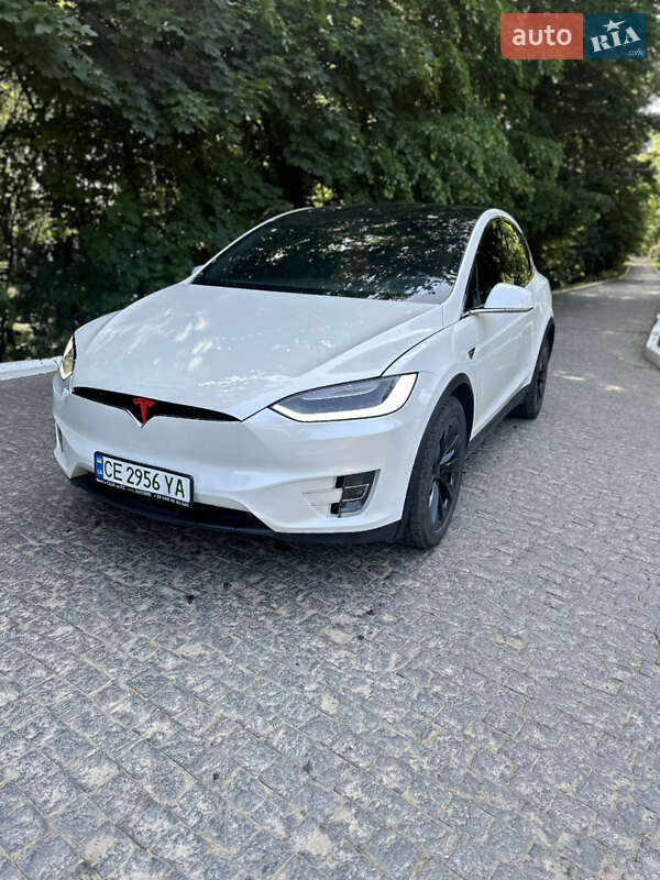 Позашляховик / Кросовер Tesla Model X 2016 в Чернівцях