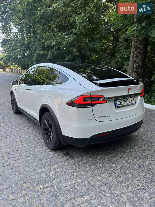 Позашляховик / Кросовер Tesla Model X 2016 в Чернівцях