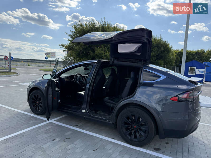 Позашляховик / Кросовер Tesla Model X 2017 в Києві