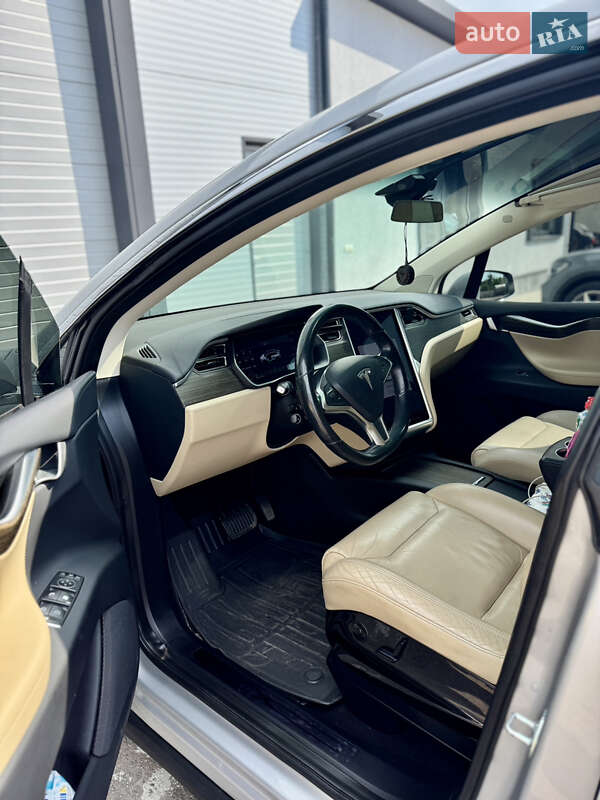 Позашляховик / Кросовер Tesla Model X 2016 в Житомирі