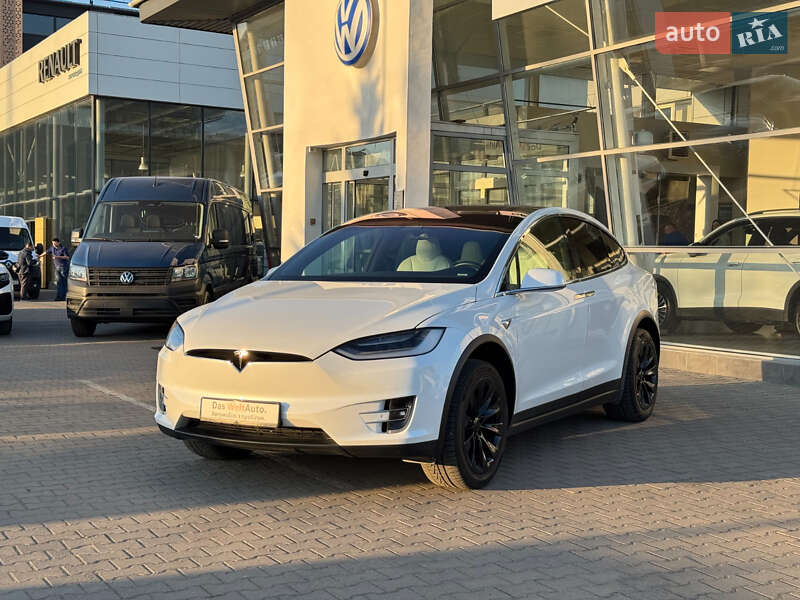 Tesla Model X 2020