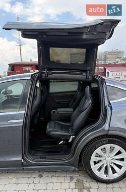 Позашляховик / Кросовер Tesla Model X 2017 в 