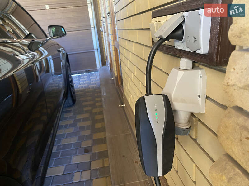 Позашляховик / Кросовер Tesla Model X 2016 в Запоріжжі