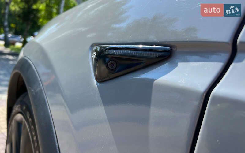 Позашляховик / Кросовер Tesla Model X 2018 в Львові