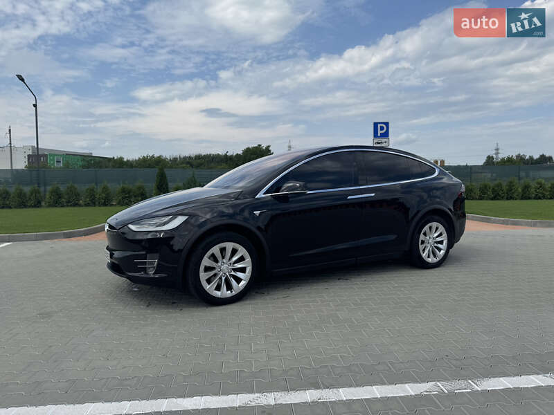 Позашляховик / Кросовер Tesla Model X 2017 в Вінниці