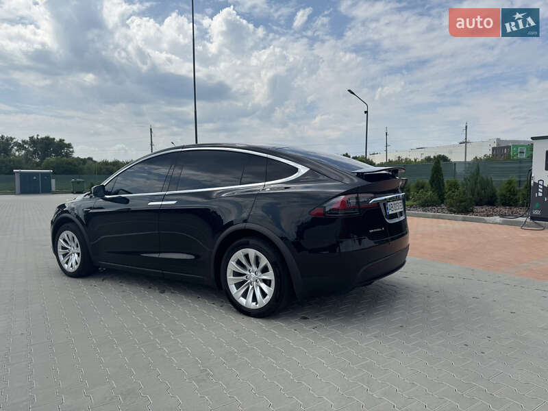 Позашляховик / Кросовер Tesla Model X 2017 в Вінниці