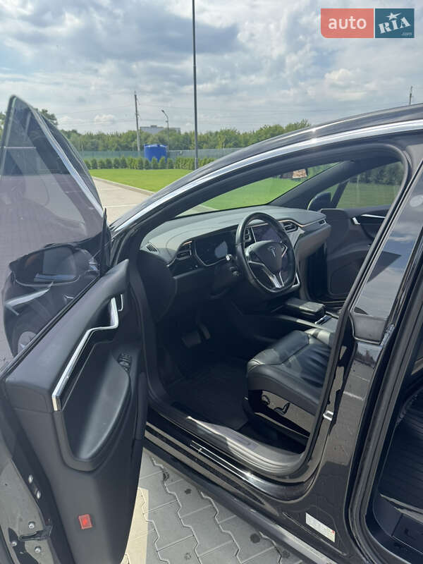 Позашляховик / Кросовер Tesla Model X 2017 в Вінниці