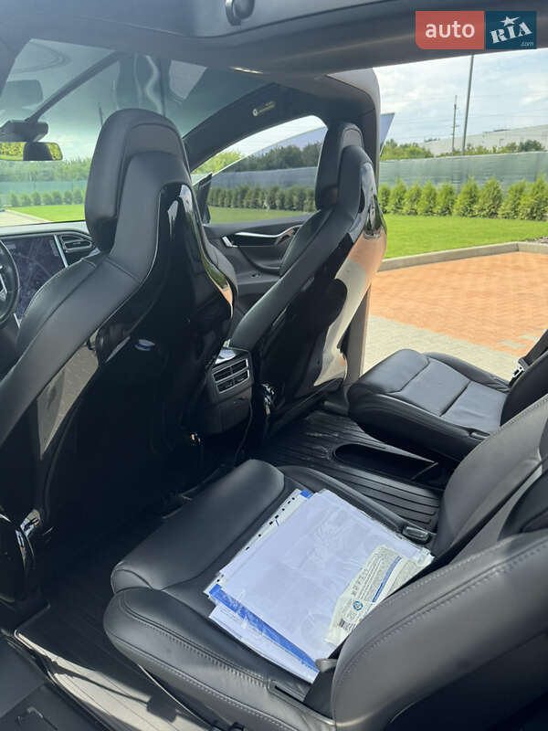 Позашляховик / Кросовер Tesla Model X 2017 в Вінниці