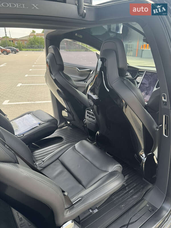 Позашляховик / Кросовер Tesla Model X 2017 в Вінниці