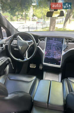 Позашляховик / Кросовер Tesla Model X 2016 в 