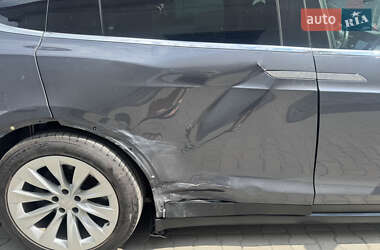 Позашляховик / Кросовер Tesla Model X 2017 в 
