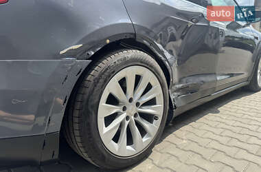 Позашляховик / Кросовер Tesla Model X 2017 в 