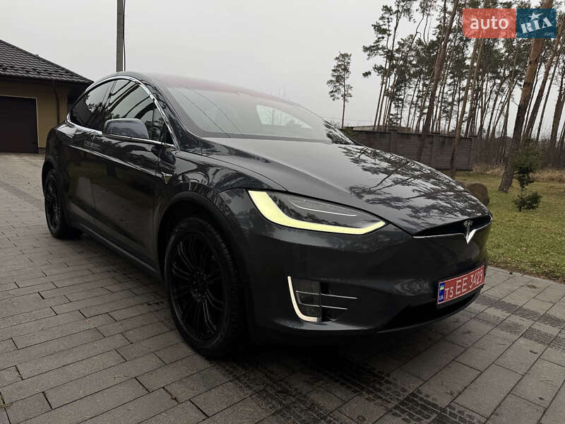 Внедорожник / Кроссовер Tesla Model X 2017 в 