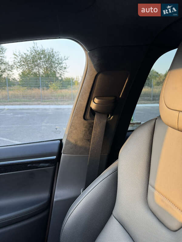 Позашляховик / Кросовер Tesla Model X 2016 в Дніпрі