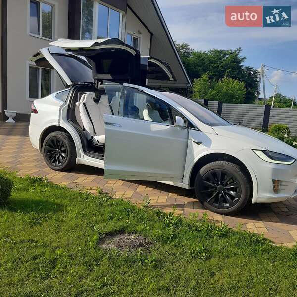 Позашляховик / Кросовер Tesla Model X 2017 в 
