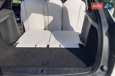 Позашляховик / Кросовер Tesla Model X 2017 в 