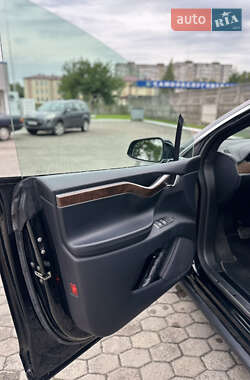 Позашляховик / Кросовер Tesla Model X 2021 в 