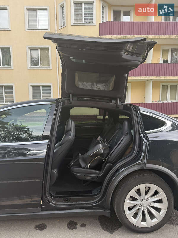 Позашляховик / Кросовер Tesla Model X 2017 в Києві