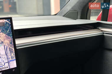Позашляховик / Кросовер Tesla Model X 2024 в 